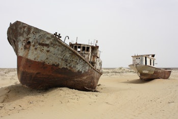 ship stranded aral sea