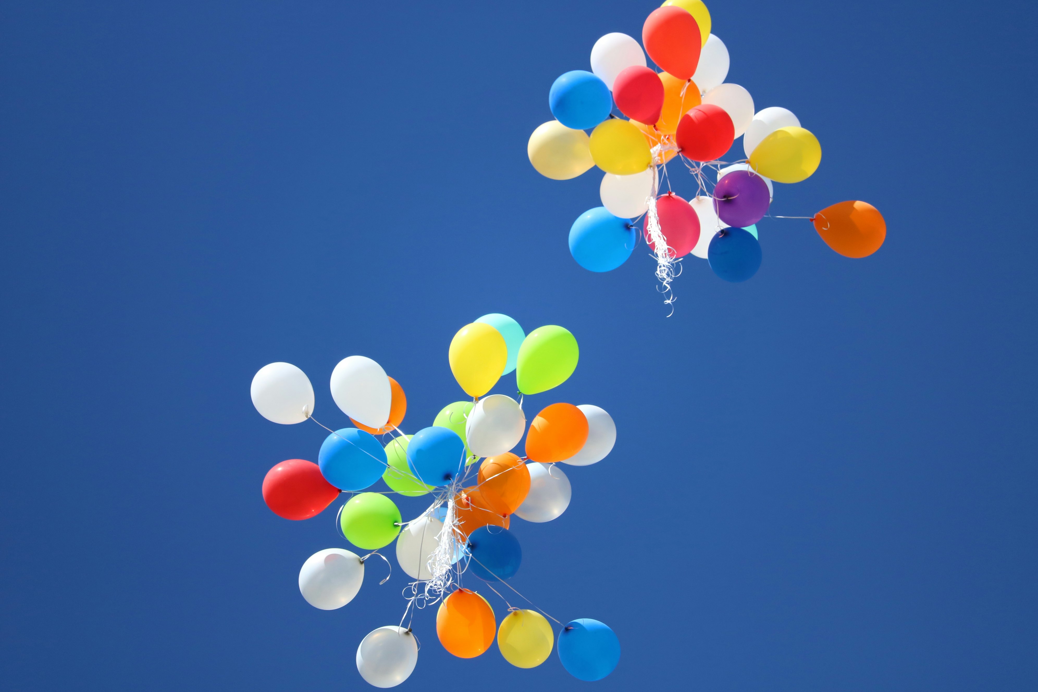 Hydrogen or Helium: Gas used for Flying Balloons