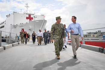 USNS Comfort pulls into San Juan, PR