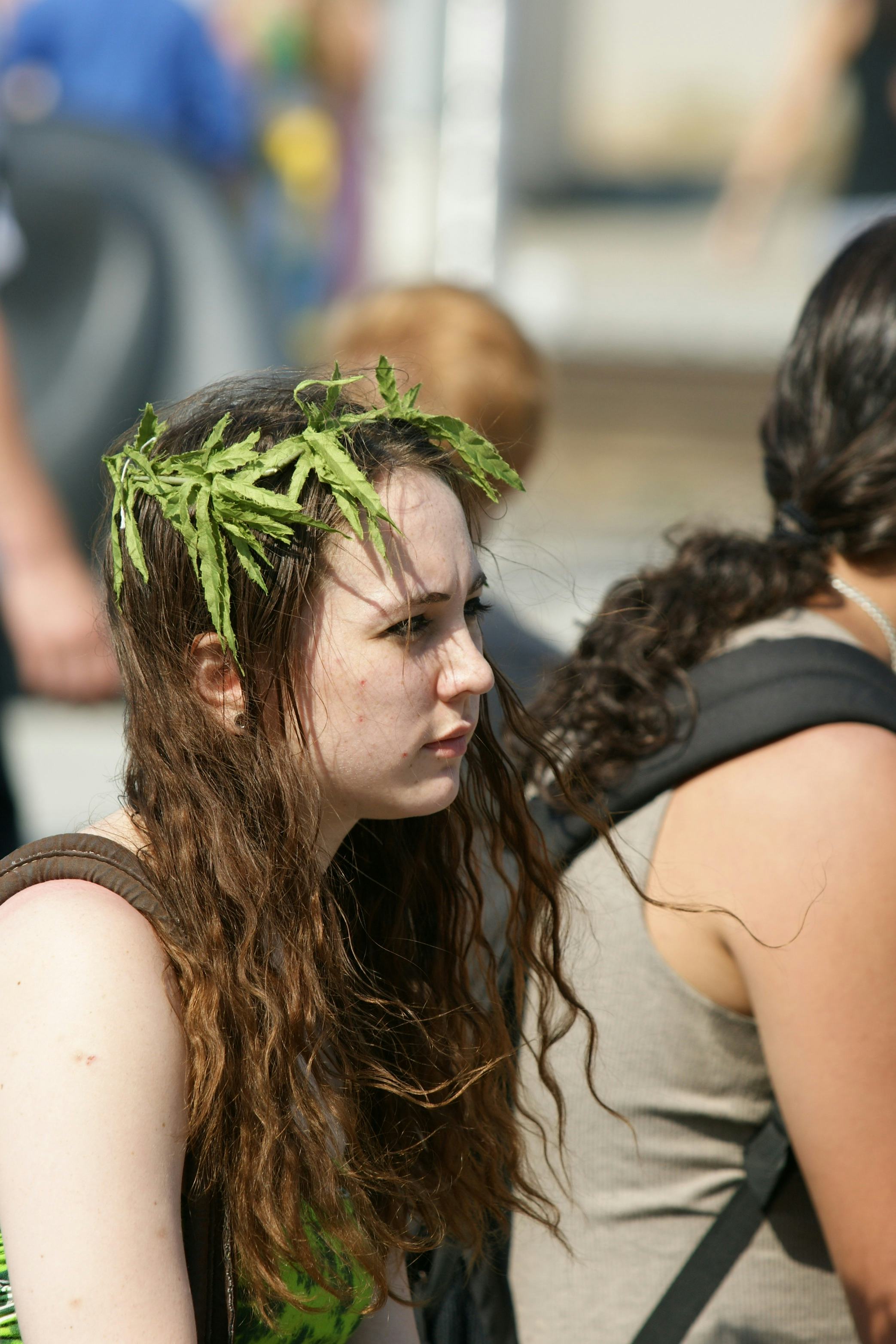 How Long Does Weed Stay In Your Hair Science Explains