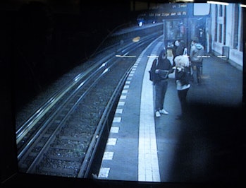 a monitor egy biztonsági kamera Berlinben, Németországban.