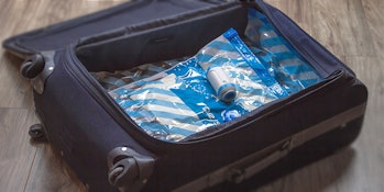 Genius Pack G4 Carry-On Spinner Case (Titanium)