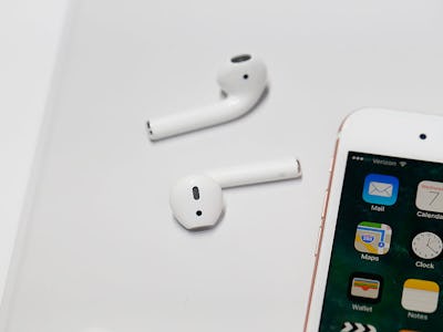 Apple May Bundle Free Siri Focused AirPods With Every iPhone 8