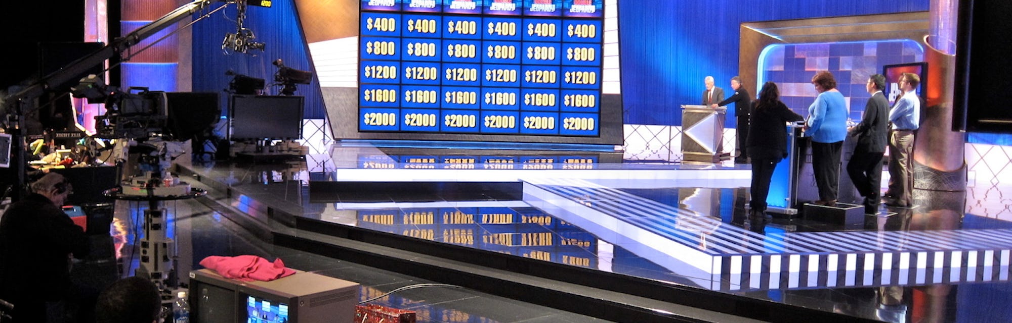 A Jeopardy! Champ Explains How To Win Bar Trivia Night