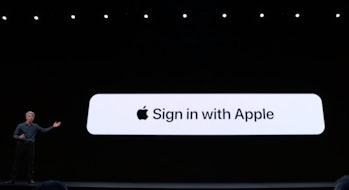 privacy sign in Apple 