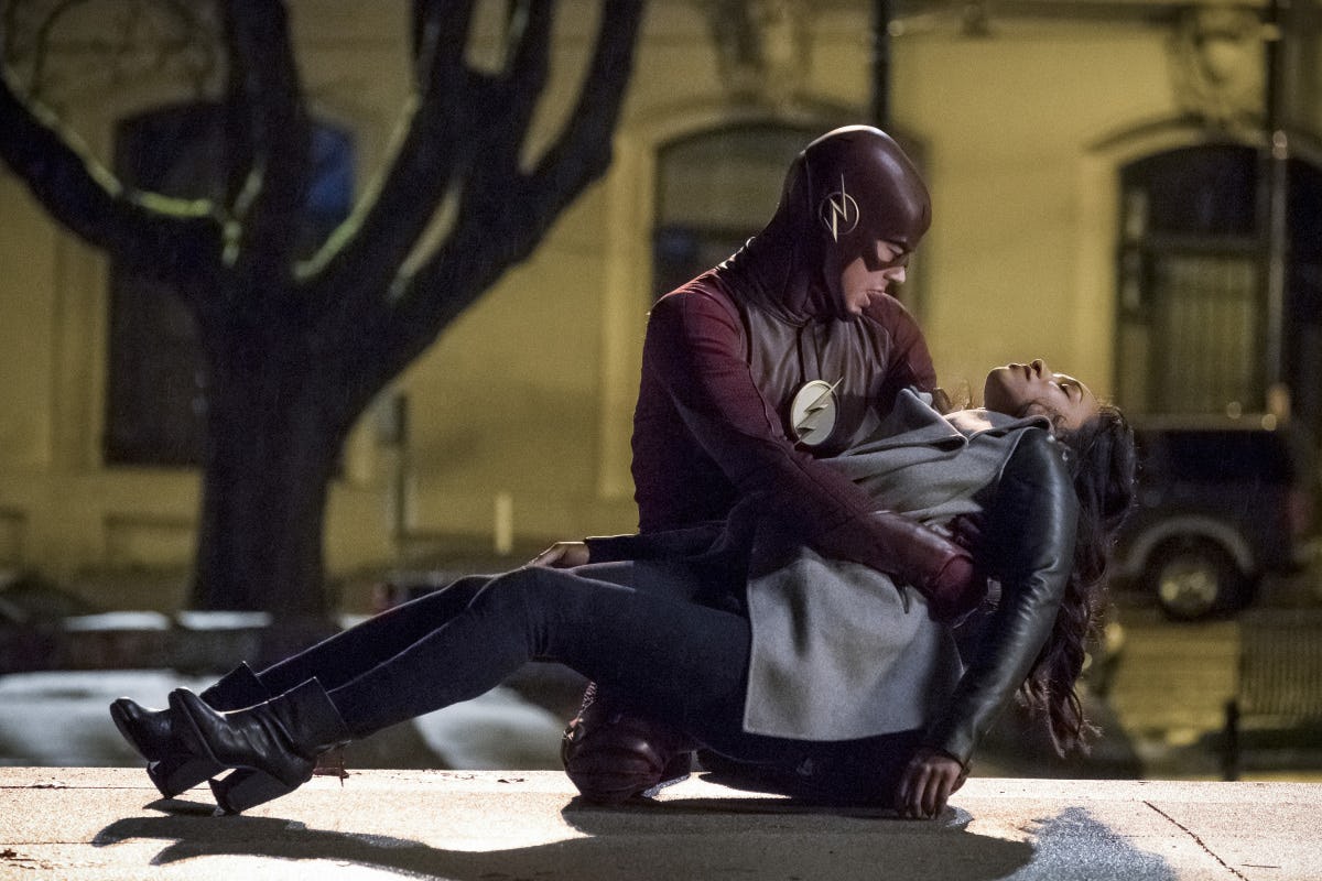 'The Flash' Season 3 Finale Finishes Savitar, Begins A Crisis