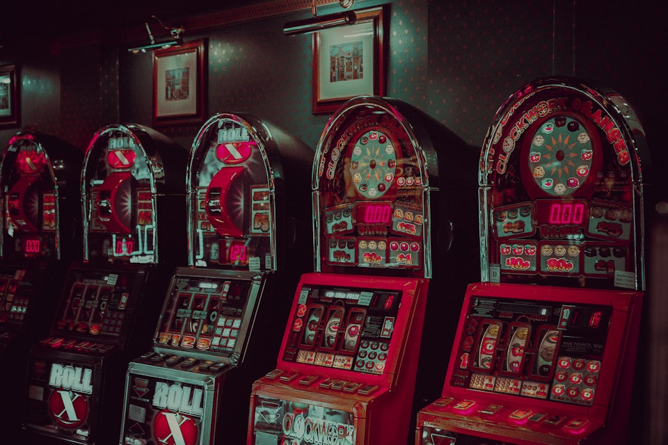 How to win slot machine in casino