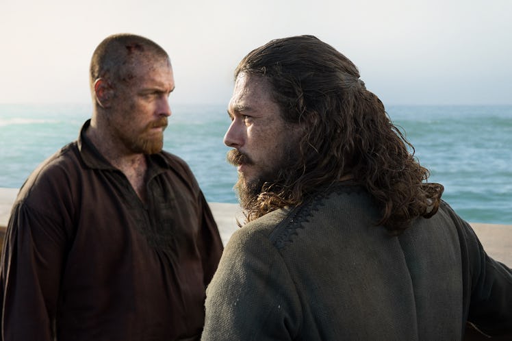 Toby Stephens as Flint and Luke Arnold as Silver in the 'Black Sails' Series finale