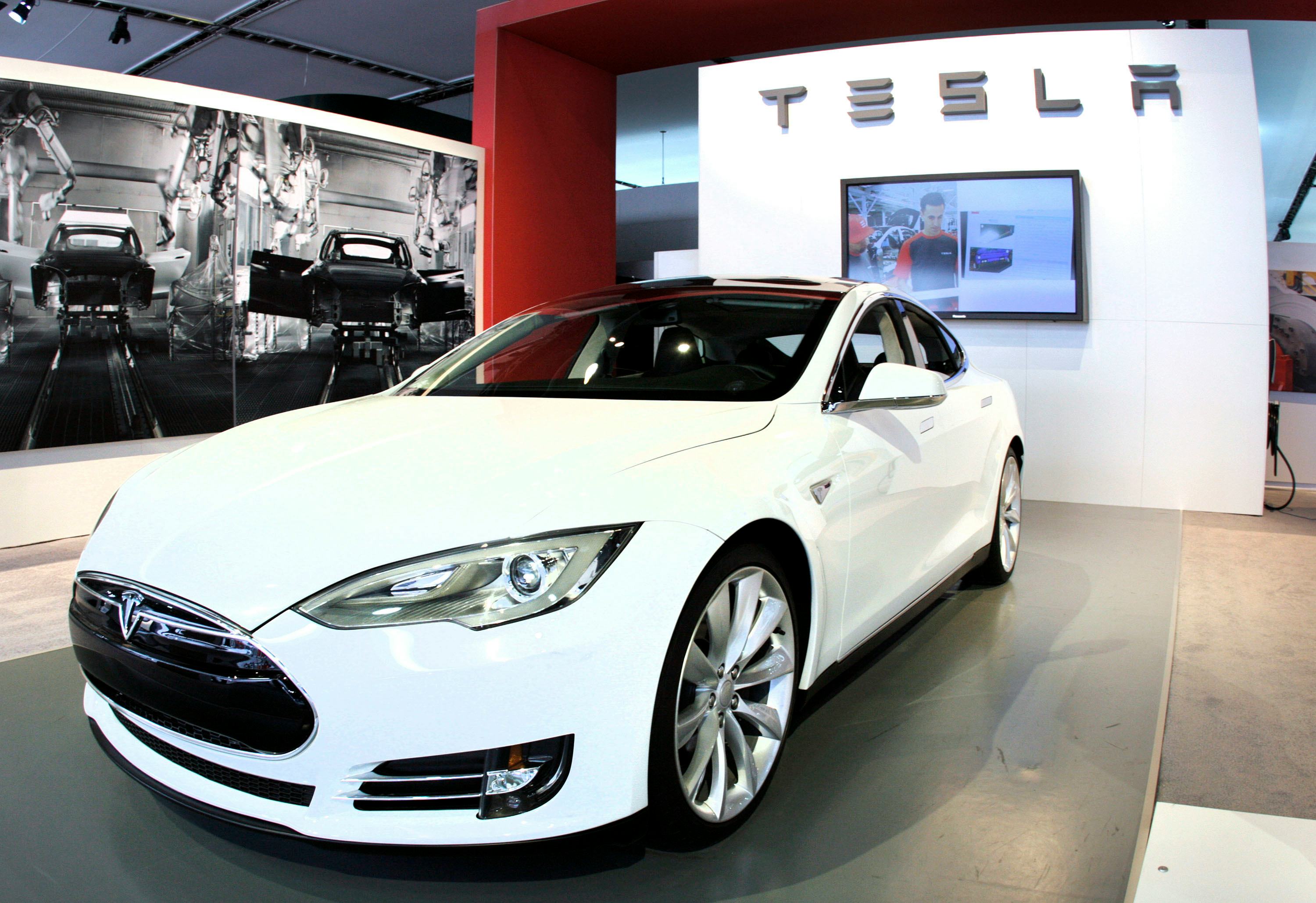 Elon Musk Shares Video Of Tesla Model S Autopilot Avoiding Collision