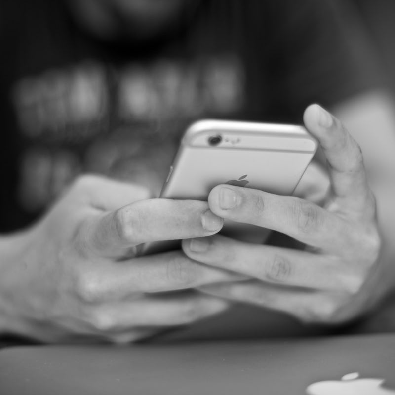 A person typing an anonymous message using Sarahah app on his iPhone.