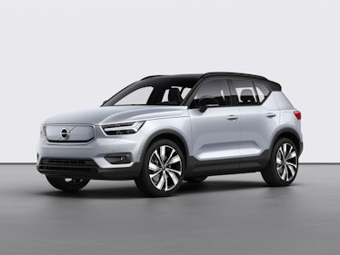 The Volvo XC40 from the front.