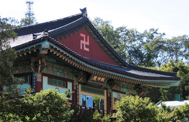 korean temple swastika
