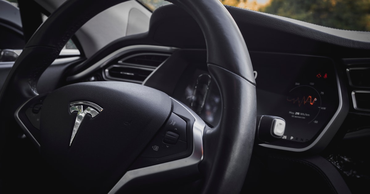 tesla autopilot v9 is now available but its coolest feature is missing