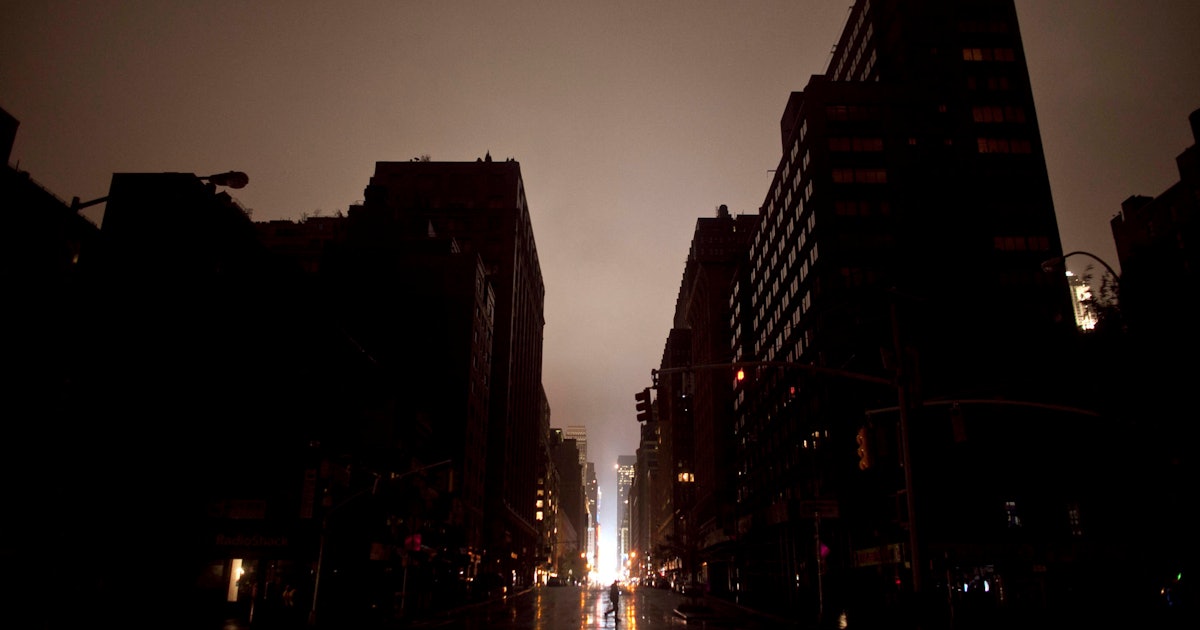 Power Outages Coincide In La New York And San Francisco