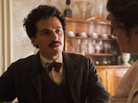 Einstein talking to a woman in the series 'Genius'