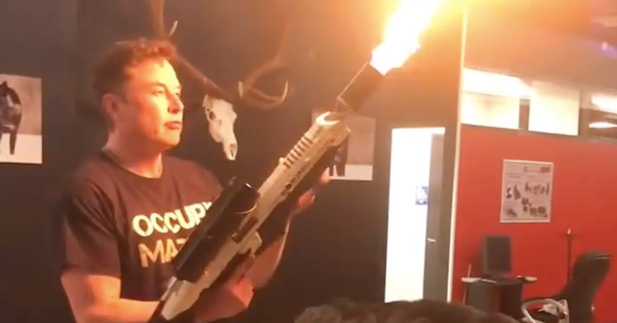 Elon Musk Shows Joe Rogan What The Boring Company S Flamethrowers Can Do