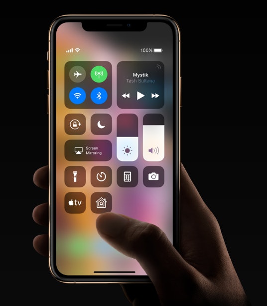 Does the iphone xs online max come with airpods