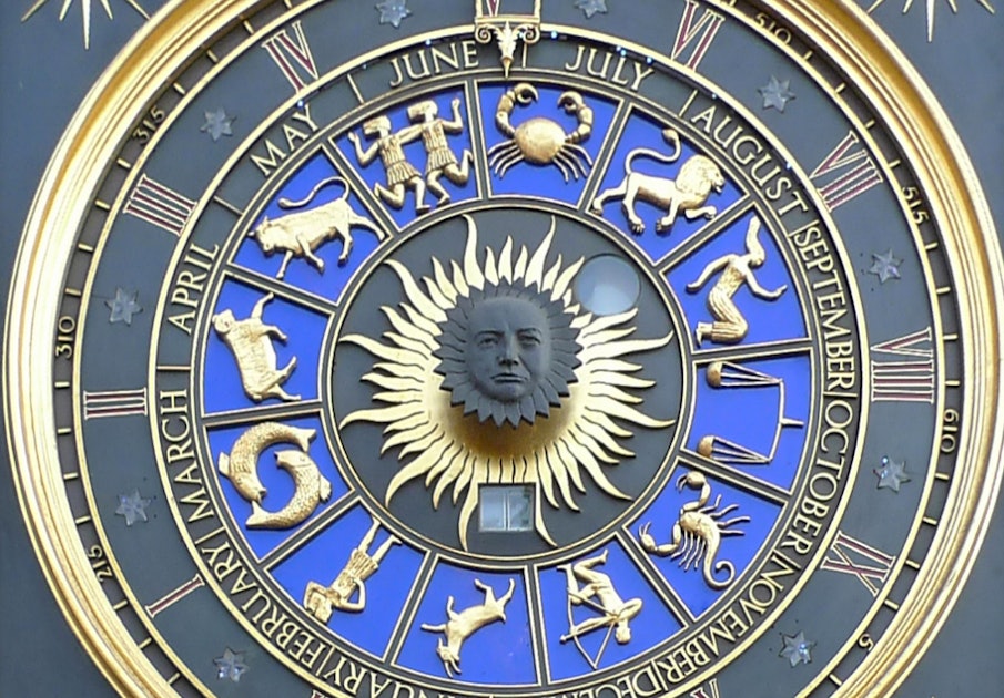 Astrologers Are Battling Over Hillary Clinton's Birth Time
