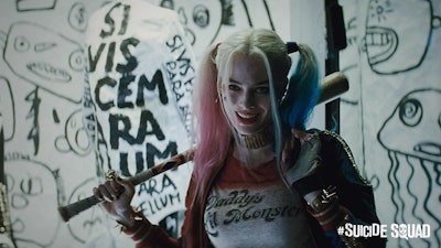 Suicide Squad's Weird Harley Quinn-Batman Kiss