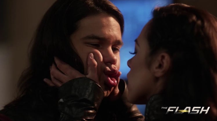 Cisco and Gypsy share a kiss in Season 3.