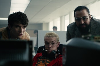 Still of Fionn Whitehead and Will Poulter in Tucker offices in Bandersnatch