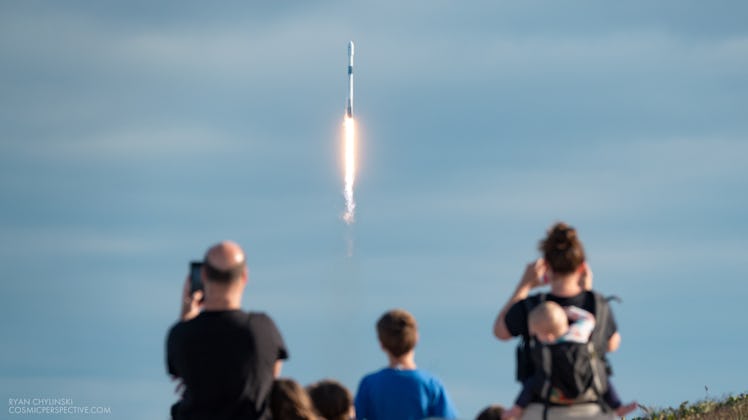 spacex flacon 9 taking off   