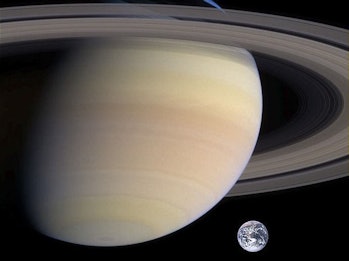 Saturn compared to Earth 