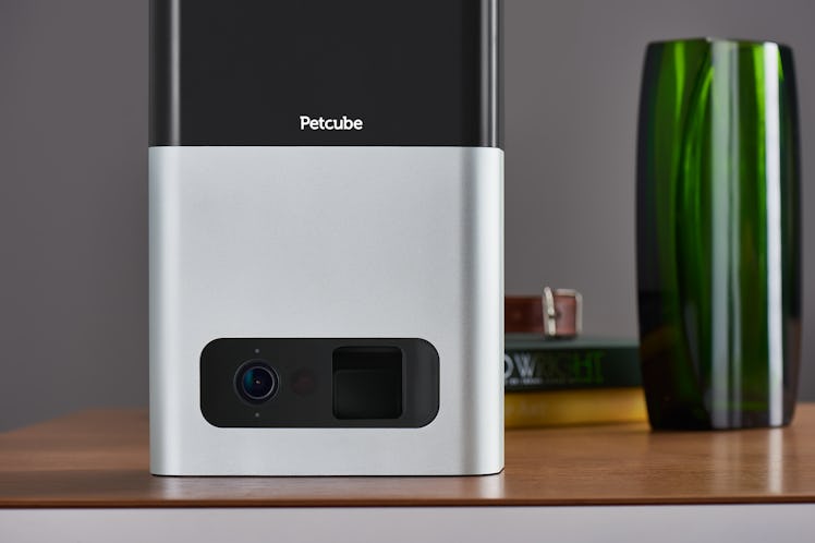 Petcube Bites Interactive HD Pet Camera With Treat-Flinging Dispenser 