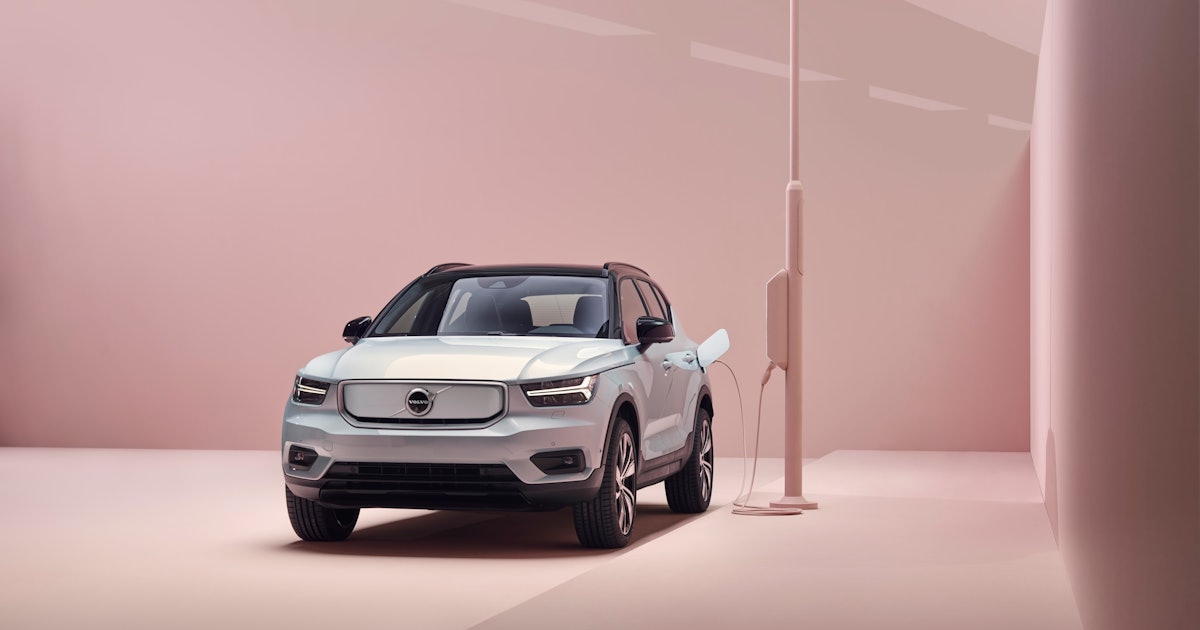 volvo s first electric car aims for gas car owners with a big incentive