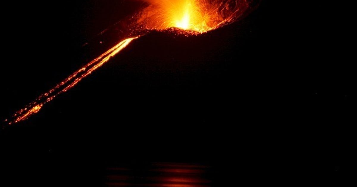 The Curiosity Rover Finds Ancient Mars Volcanoes May Have Been More ...