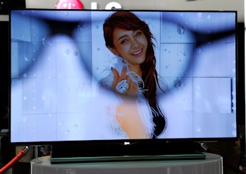 The picture on conventional 3D TVs looks blurry without glasses.