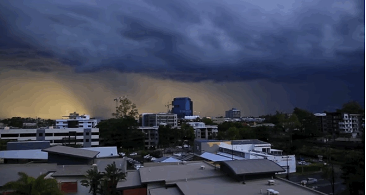 Video Shows Dramatic Lightning Storm Ravaging Brisbane Australia
