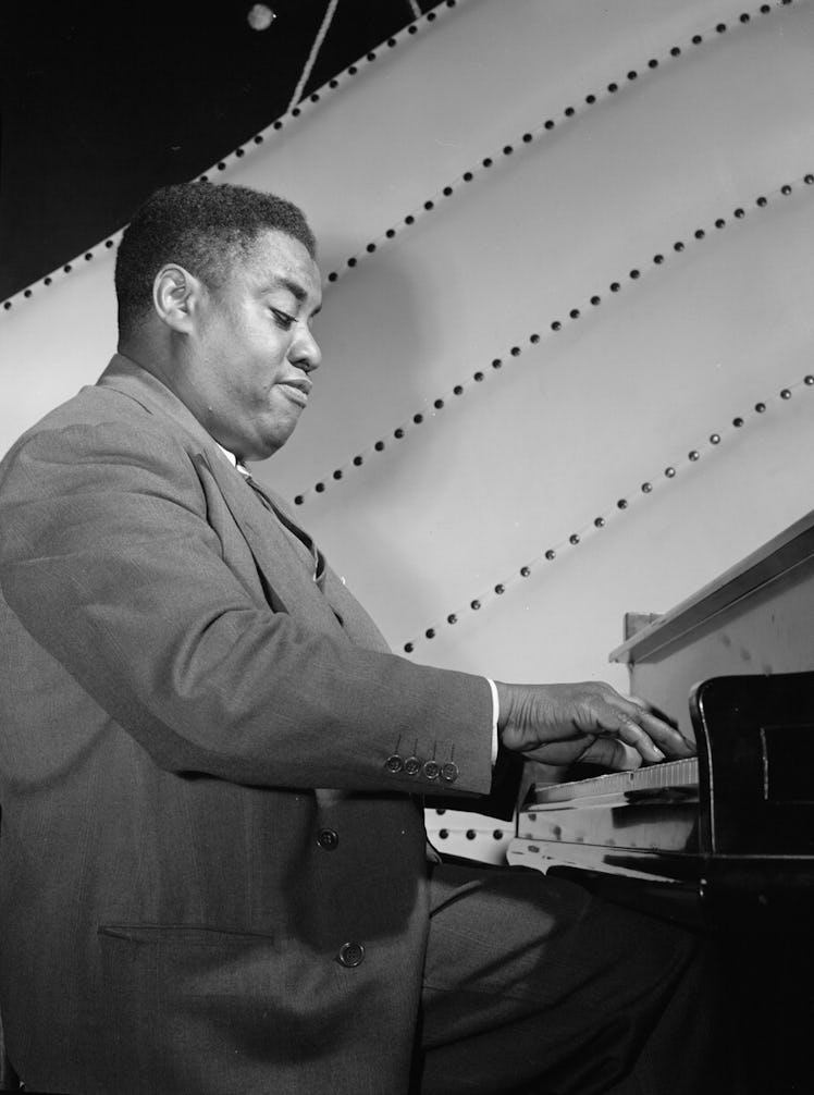 An old black-and-white photo of Art Tatum playing a piano