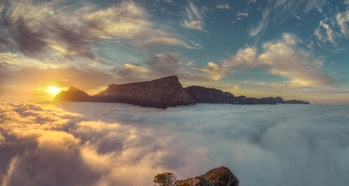 table mountain clouds
