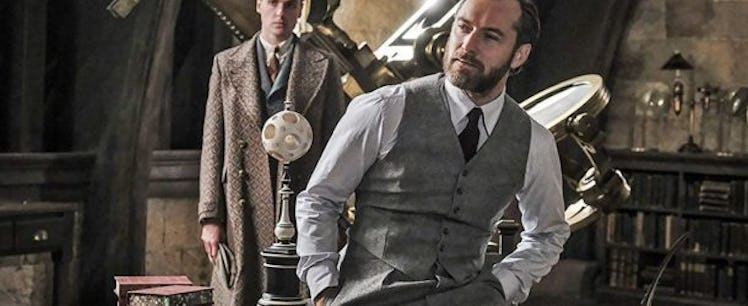 Jude Law is looking really good as Yung Dumbledore already. 