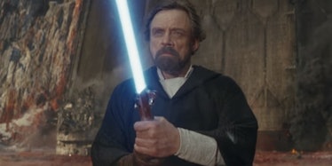 Luke Skywalker's projection doesn't interact with the physical world in any way in 'The Last Jedi'.