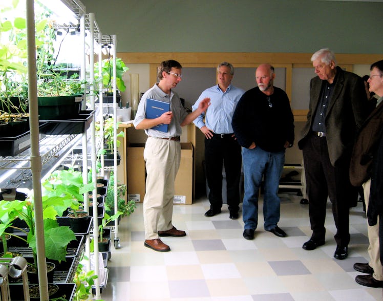 Listening to the technology on a plant lab tour The new Venter Institute building at UCSD will be ca...