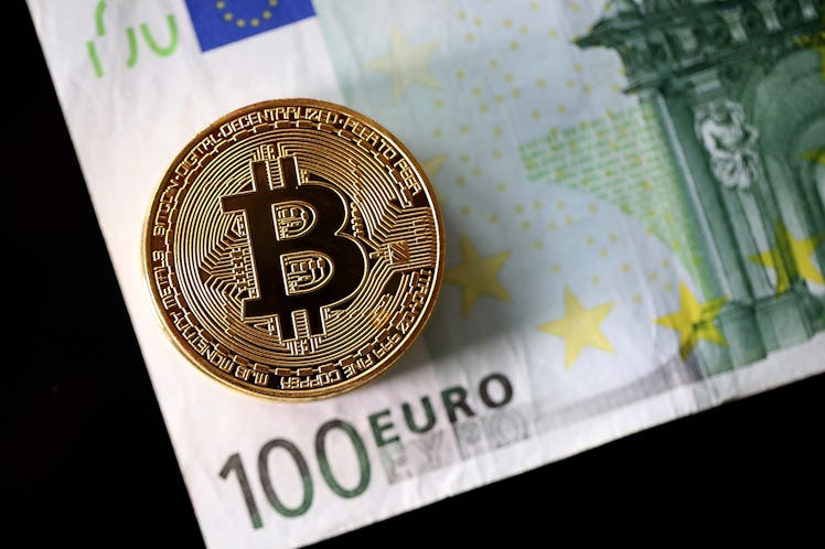 Bitcoin or euro: which is more valuable?