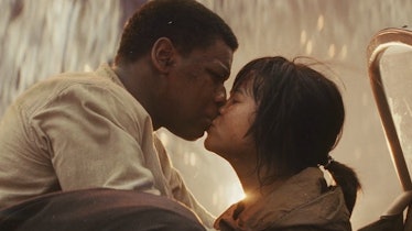 Finn and Rose kiss in *The Last Jedi.*