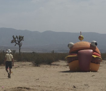 Fortnite Season 5 Theories What Fans Saw At The Burger Desert Pop Up