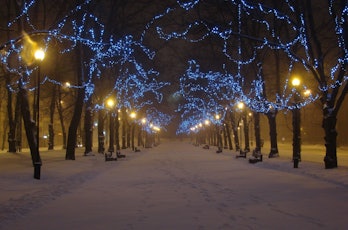 Night Alley - winter in blue