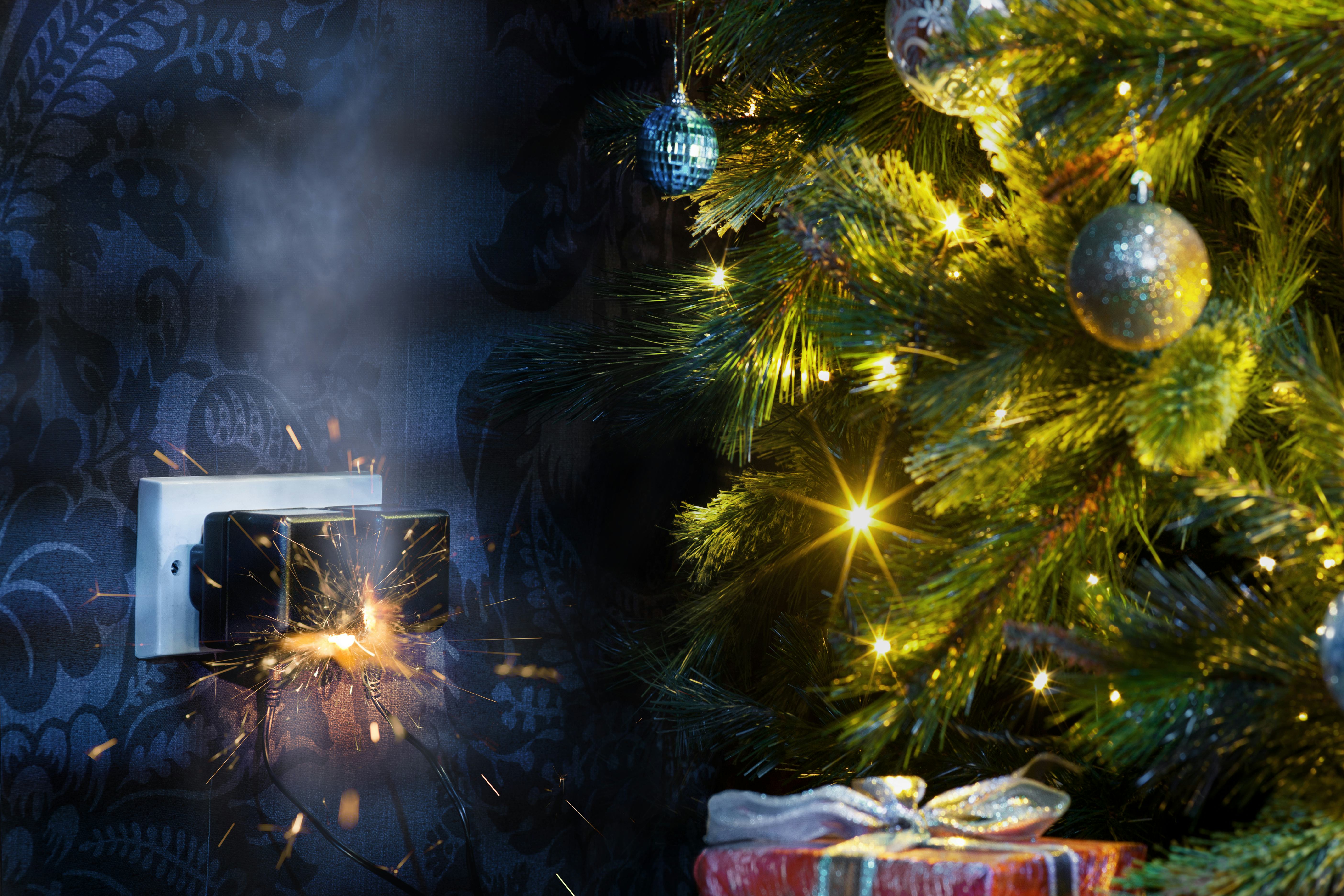 Science explains how a Christmas tree turns into a deadly inferno
