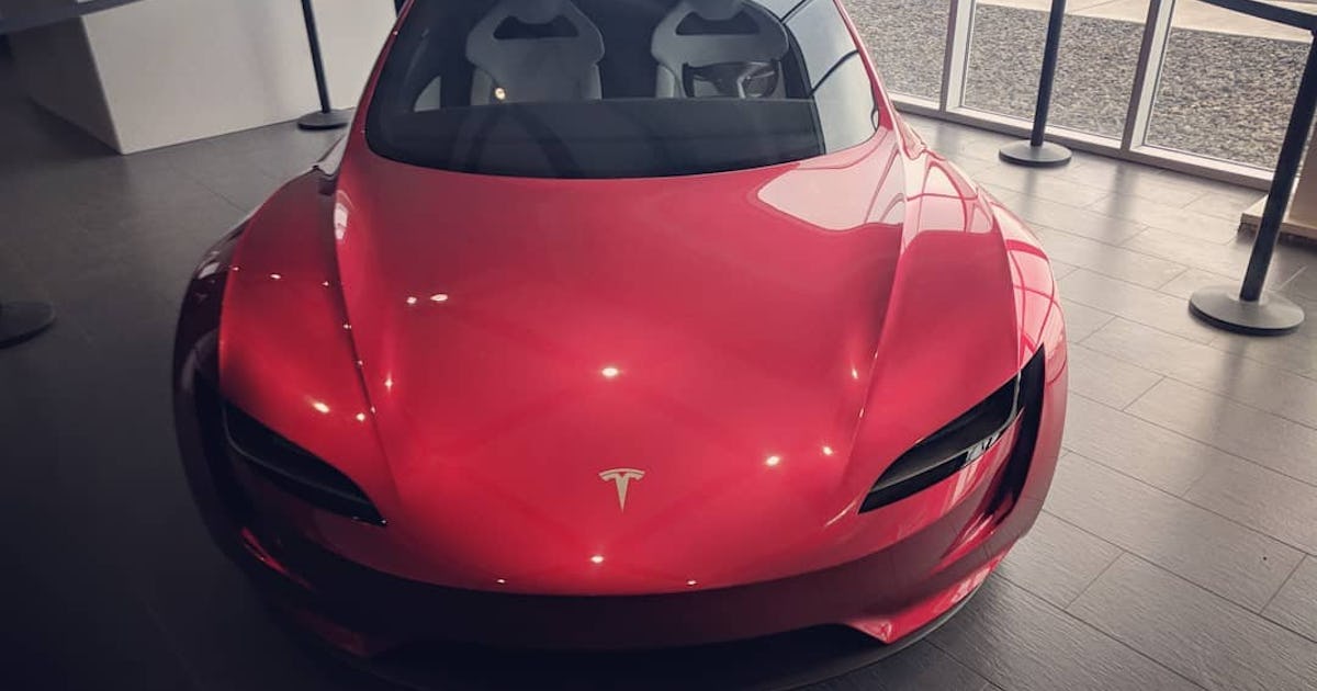 Musk Reads: Tesla Roadster 2020 Gets a Hands-On