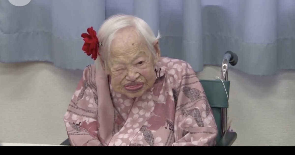 Умершая бабушка умерла. Долгожительница Японии 118 лет. Бабушка 117 лет.