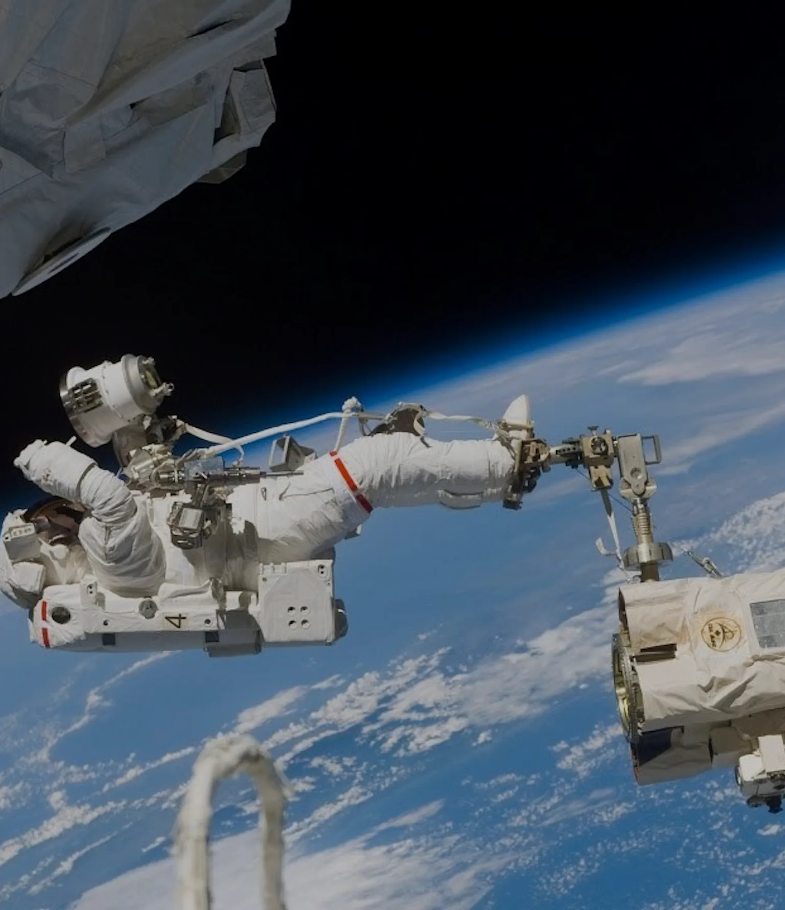 Watch 2 NASA Astronauts Take A Spacewalk Outside The ISS watch-2-nasa-astronauts-take-a-spacewalk-outside-the-iss