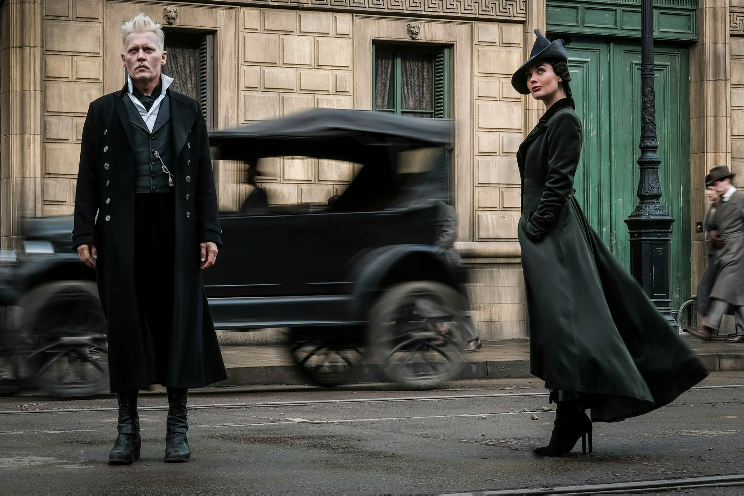 'Fantastic Beasts Crimes of Grindelwald' Review Guilty of Wasting Time