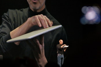 Steve Jobs demos the MacBook Air
