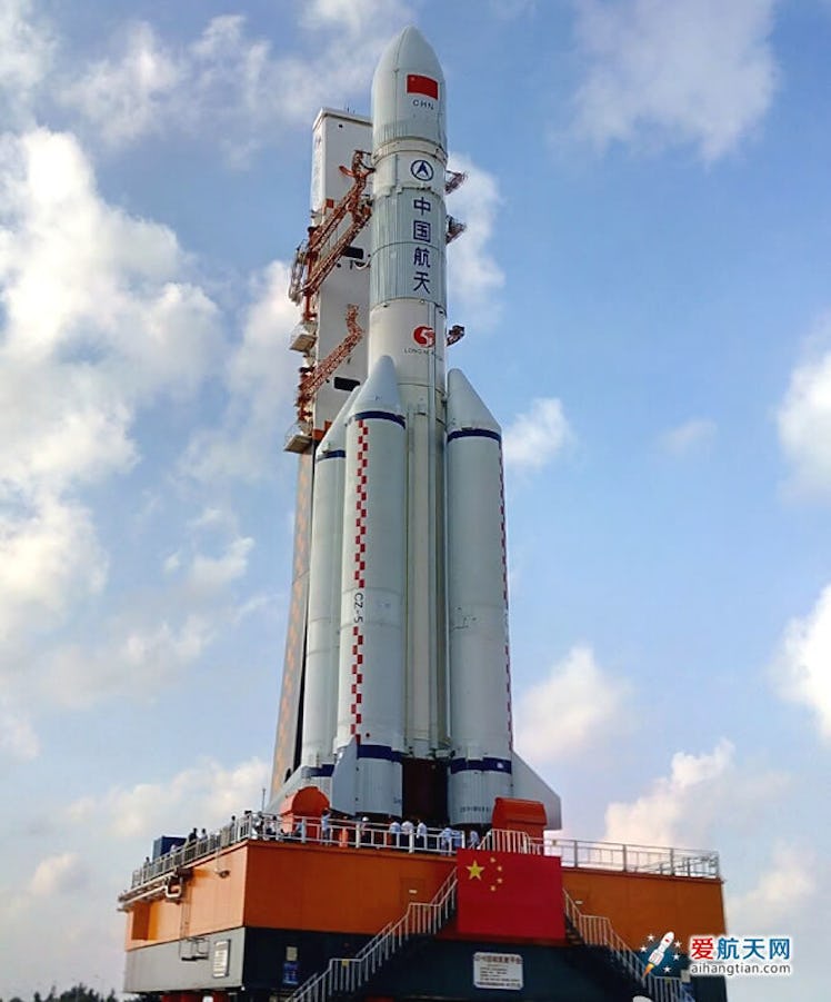 A China's rocket ready for its launch to Mars
