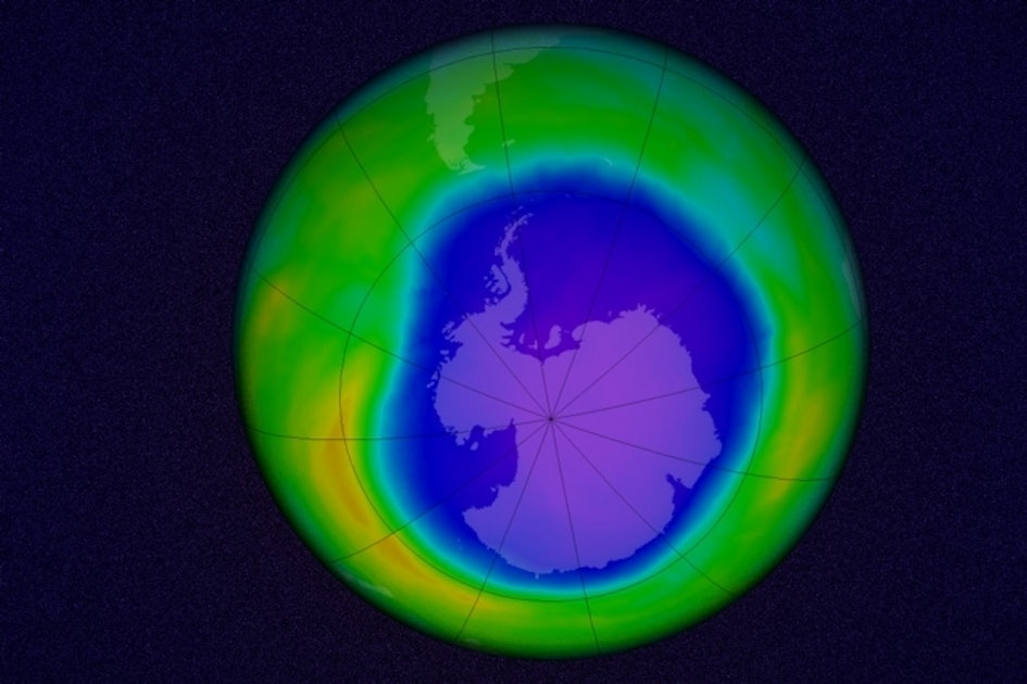 Ozone depletion. Озоновая дыра над Антарктидой. Озоновая дыра в Антарктиде 1985. Озоновая дыра 2021. Озоновый слой Антарктида.
