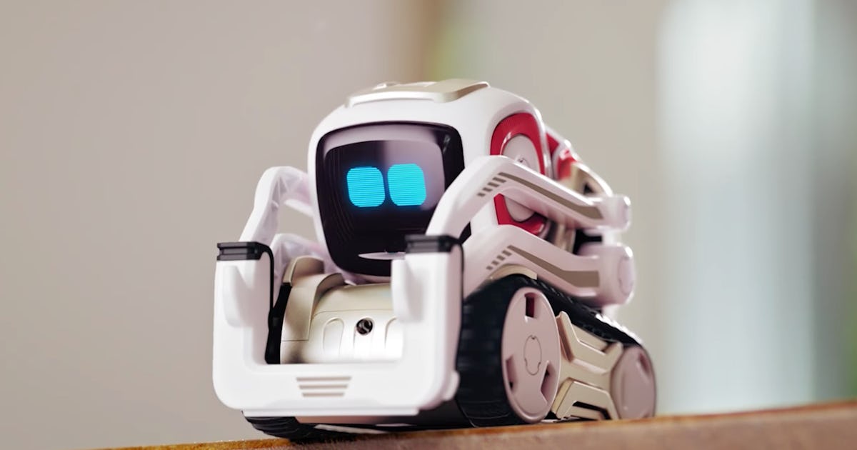 Cozmo robot deals very